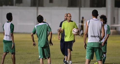طبيب المنتخب الأردني يعالج لحام نجران